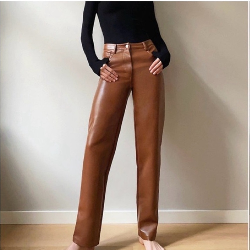 Aritzia Tan Leather Straight Leg Pants
Available in black as well size 6